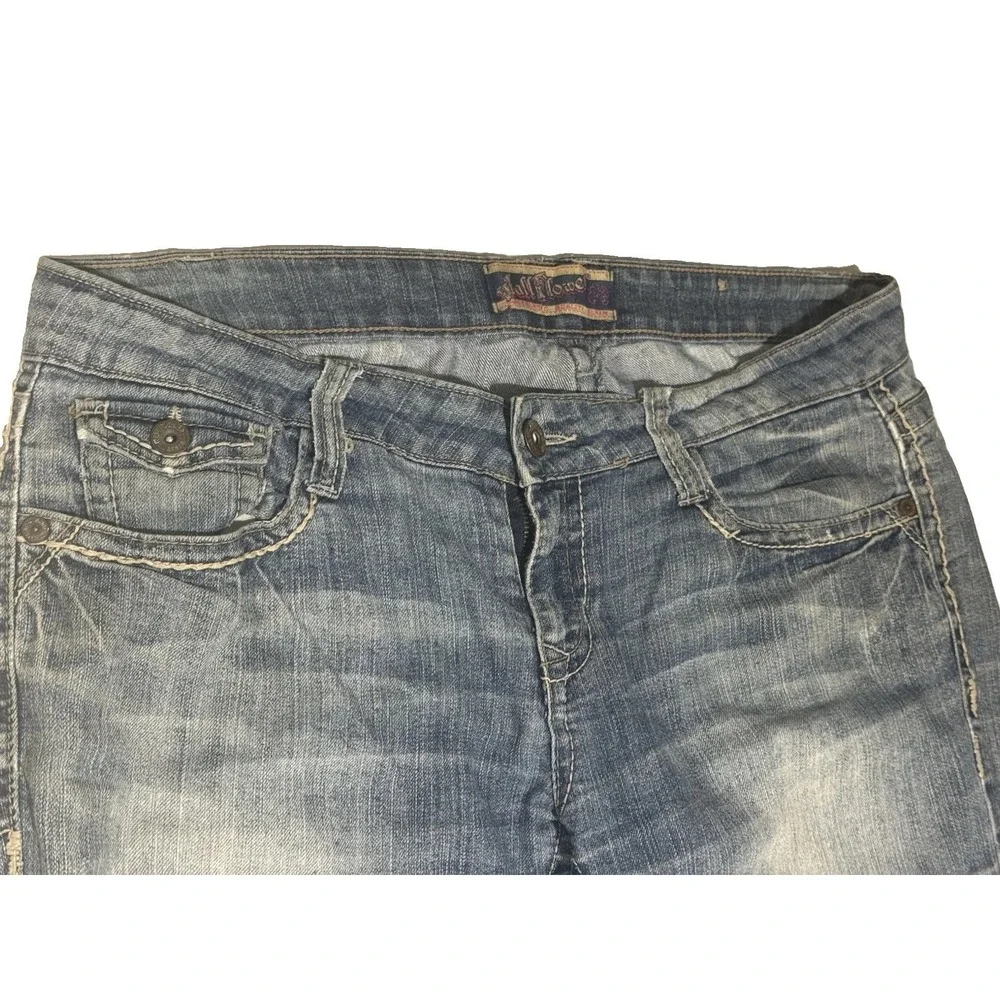 Wallflower Women's Size 15 Distressed Bootcut Jeans Light Wash Embroidered